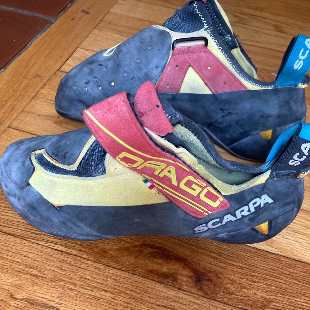 Used Scarpa Drago climbing shoes. Size 42.5 EU and 9.5 US. In great condition.